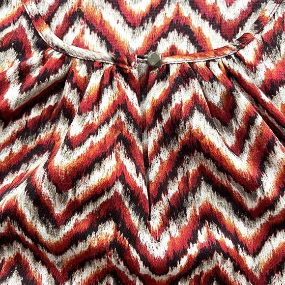 Chico’s Black Label Red Orange Black Zig Zag Print Keyhole Sleeveless Shirt 1 M - Picture 4 of 9